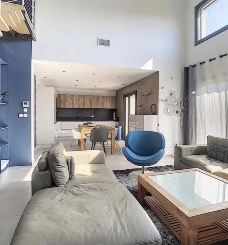 Intérieur moderne terminé après rénovation